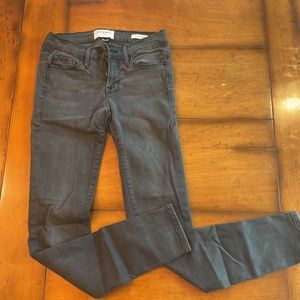 Frame Denim Charcoal Le Skinny de Jeanne